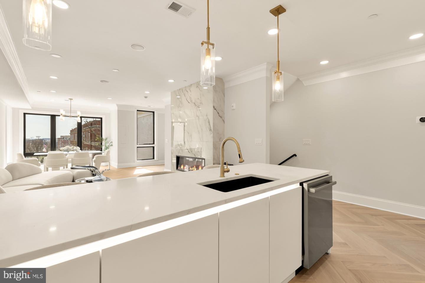 733 Euclid St Nw #304 Property Photo 9