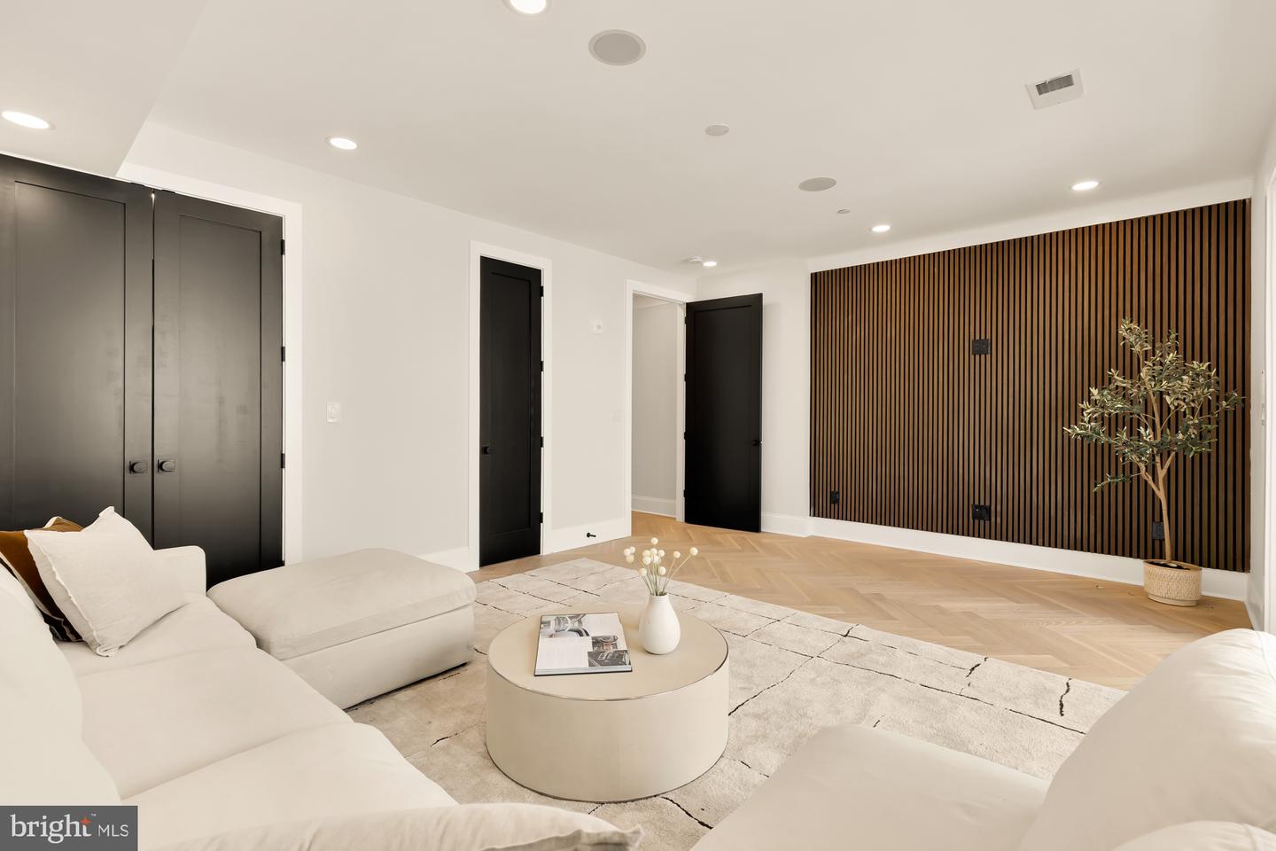 733 Euclid St Nw #304 Property Photo 24