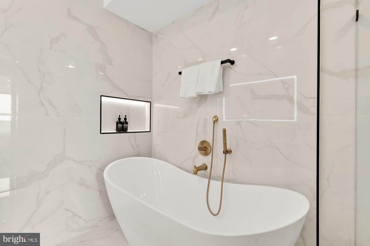 733 Euclid St Nw #304 Property Photo 36