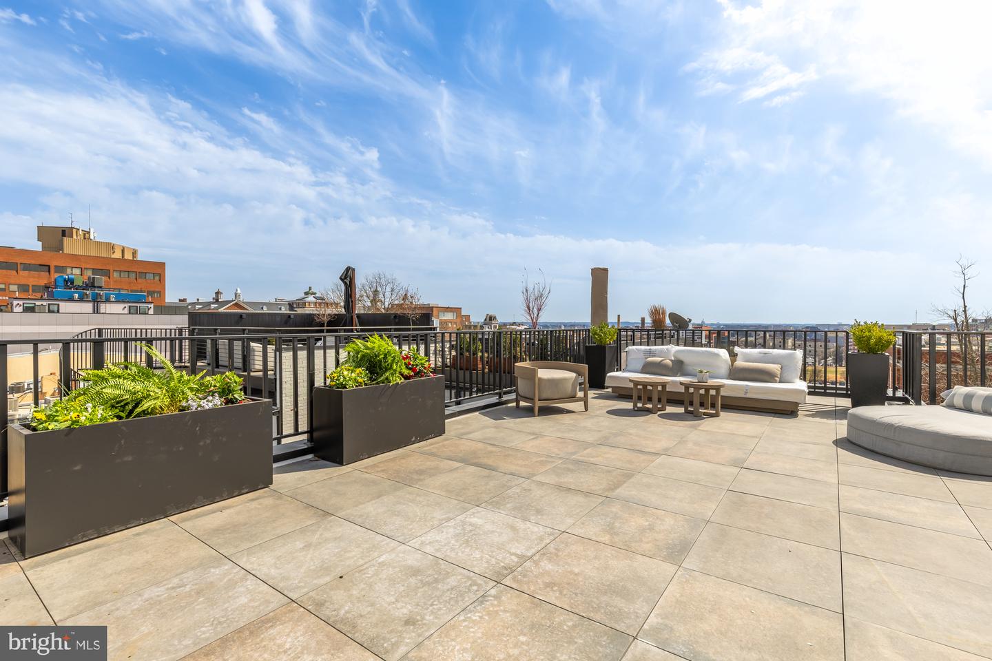 733 Euclid St Nw #304 Property Photo 53