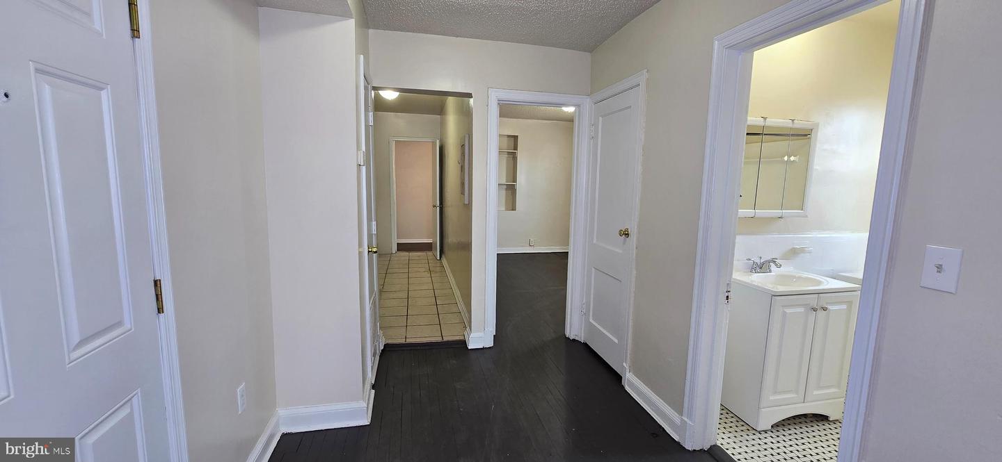 604 Mellon St Se #3 Property Photo 4