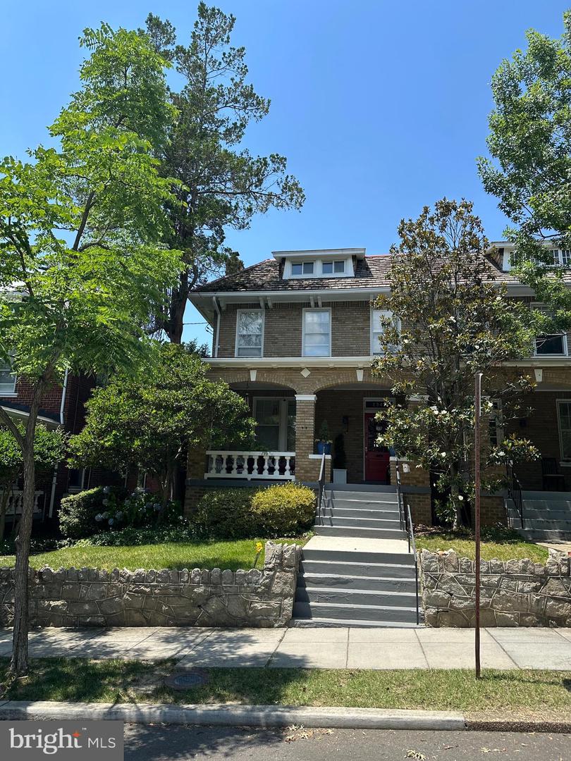 2942 Bellevue Ter Nw Property Photo 4