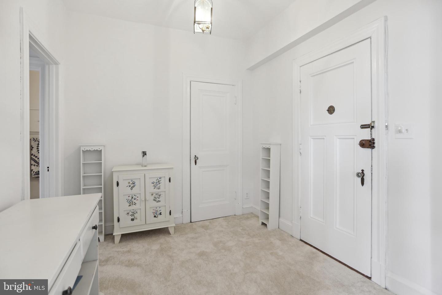 4000 Cathedral Ave Nw Property Photo 6