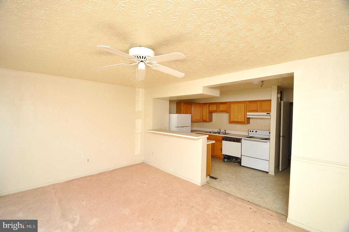 1121 Harvard St Nw #f Property Photo 2
