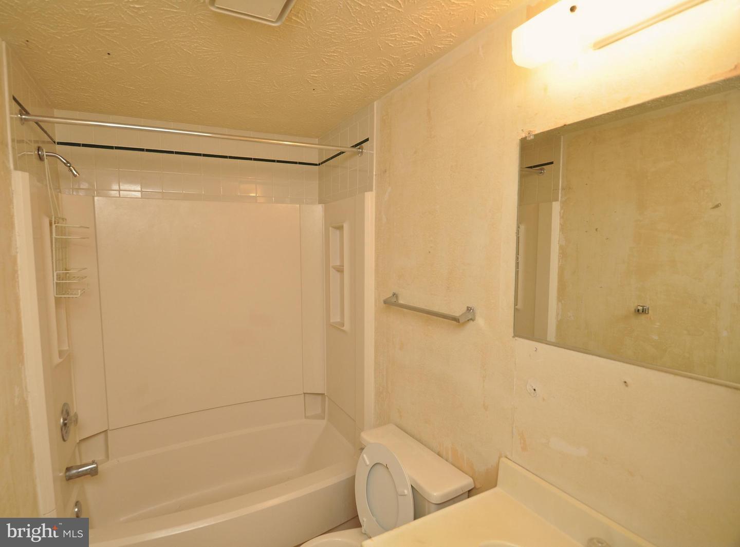 1121 Harvard St Nw #f Property Photo 7