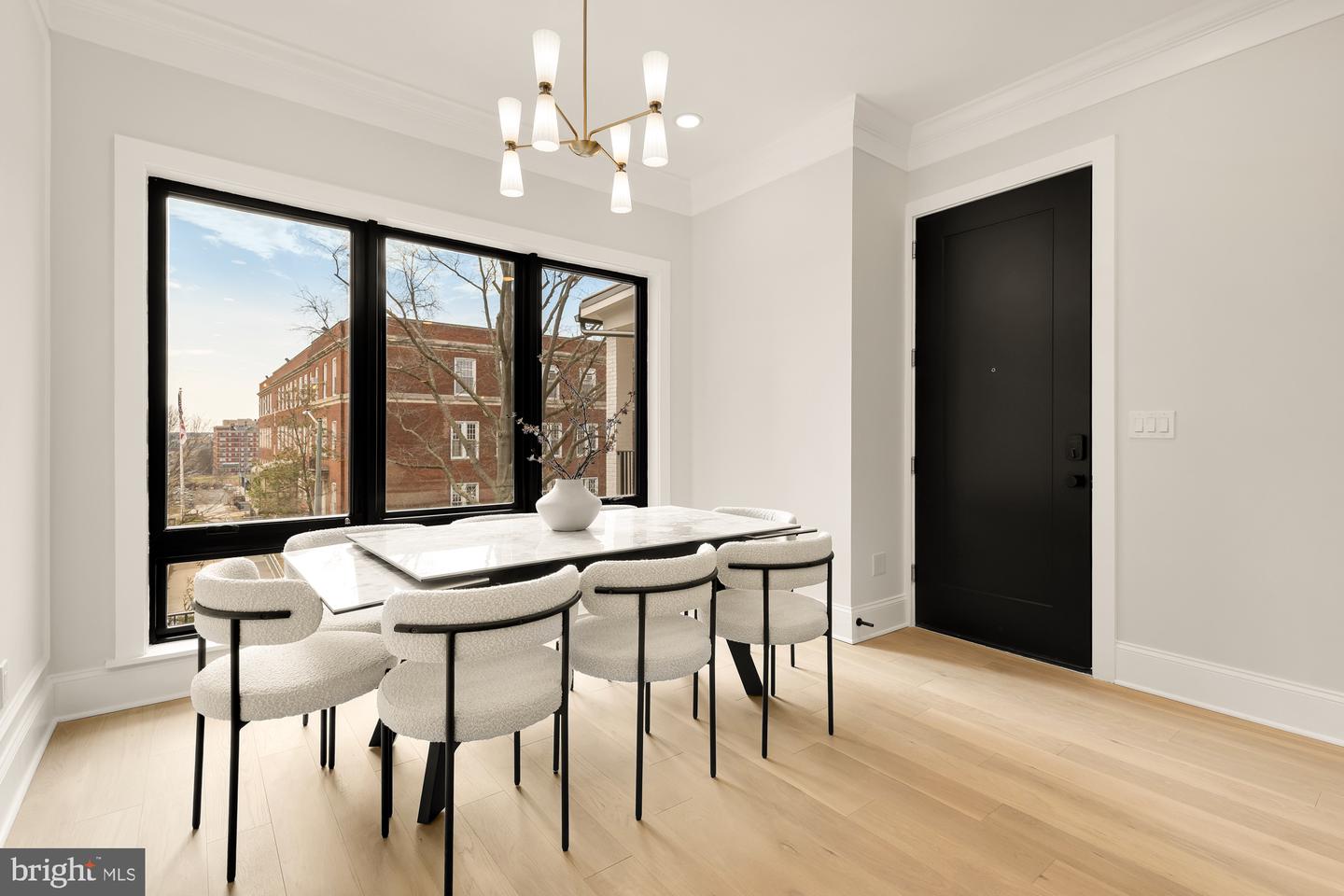 733 Euclid St Nw #204 Property Photo 3