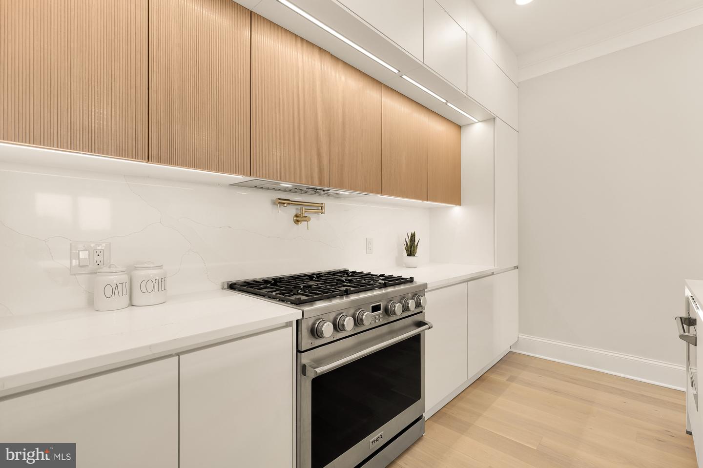 733 Euclid St Nw #204 Property Photo 16