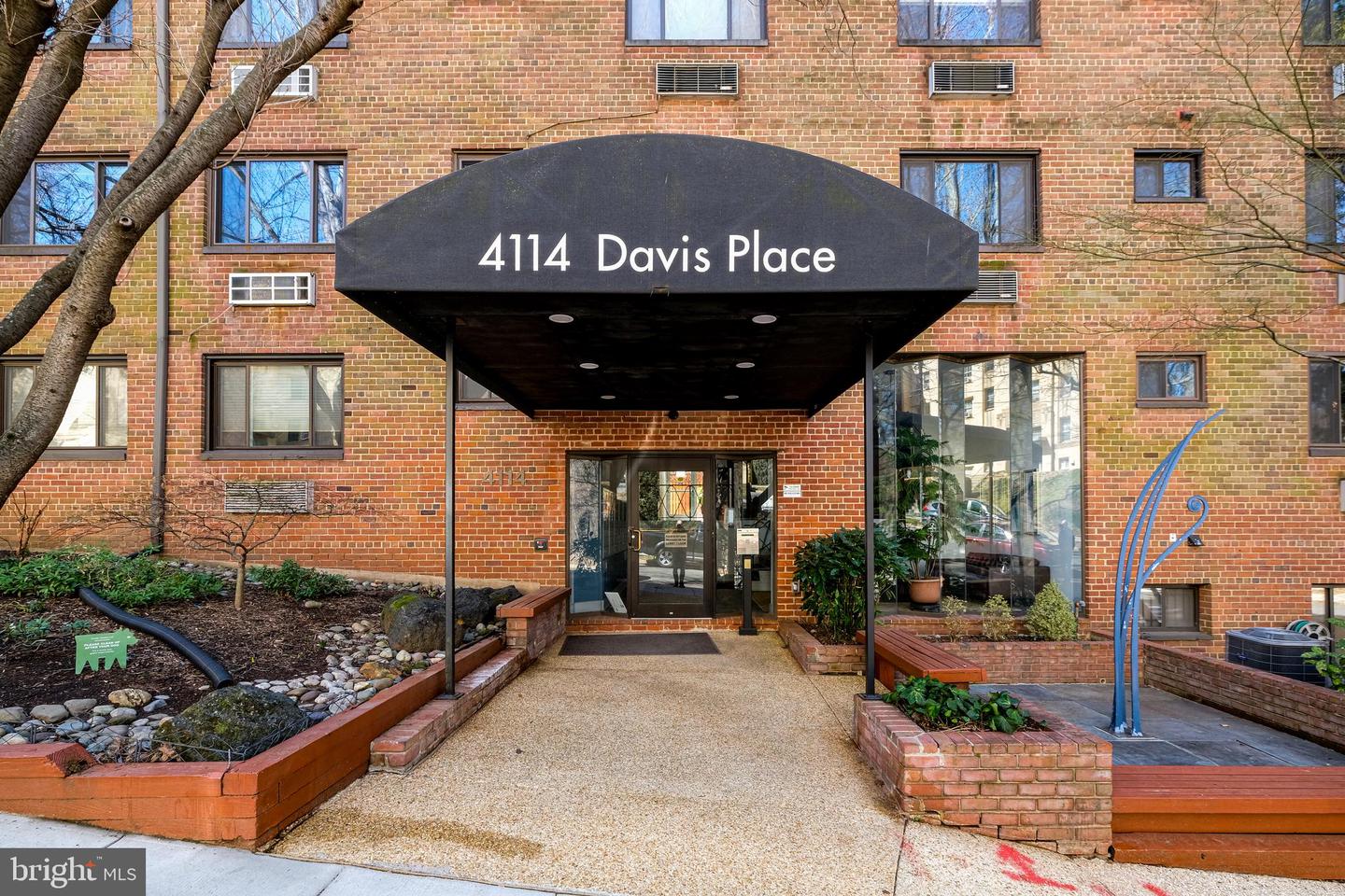 4114 Davis Pl Nw #105 Property Photo