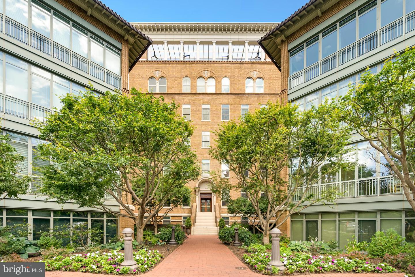 2425 L St Nw #211 Property Photo