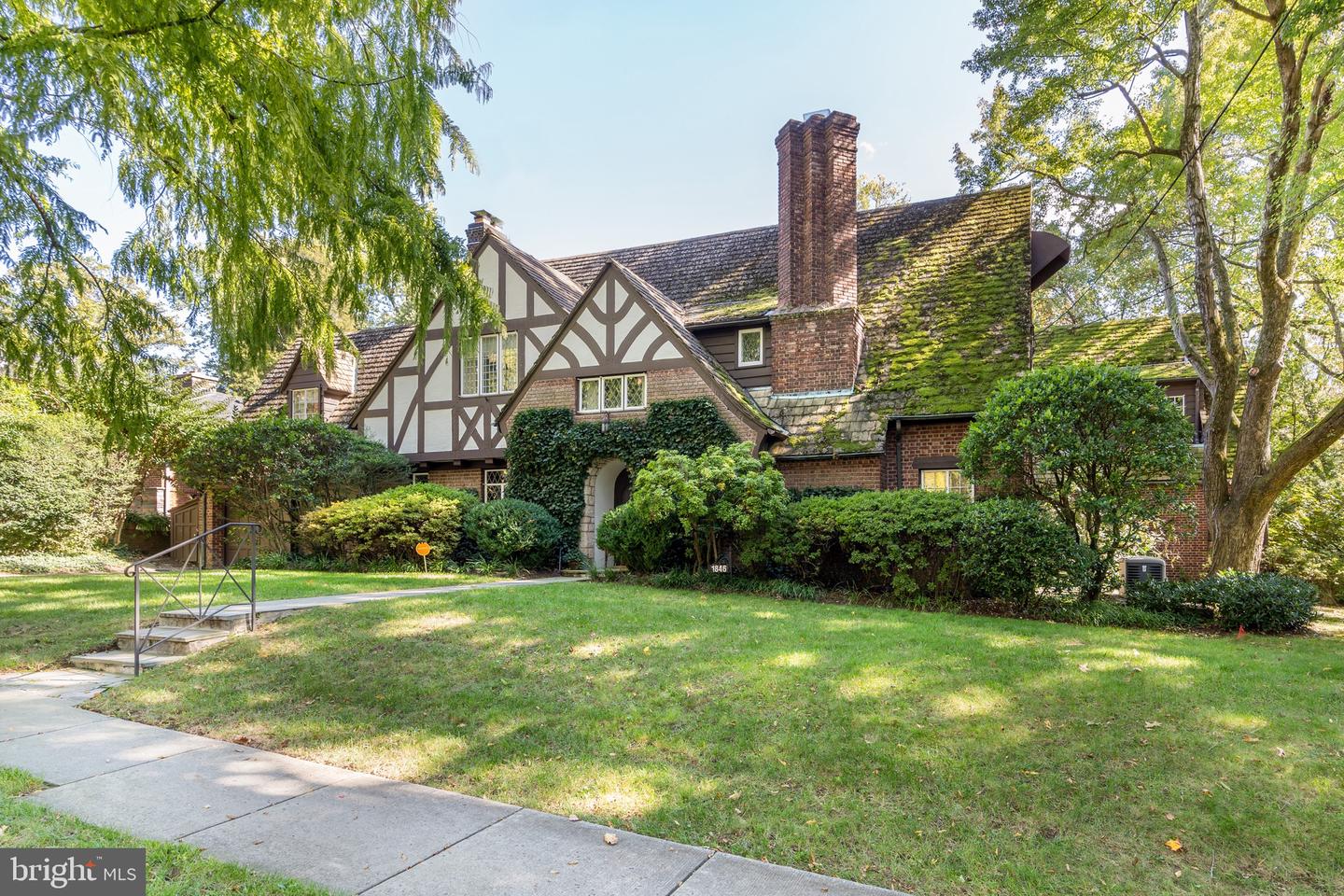 1846 Redwood Ter Nw Property Photo 1