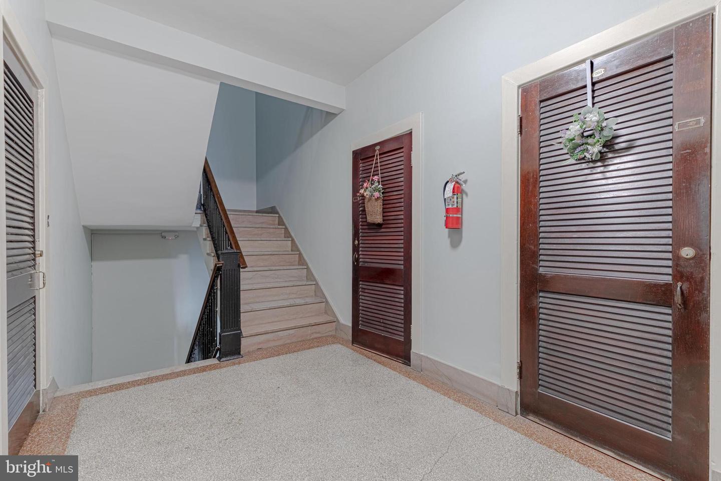 3026 Porter St Nw Property Photo 6