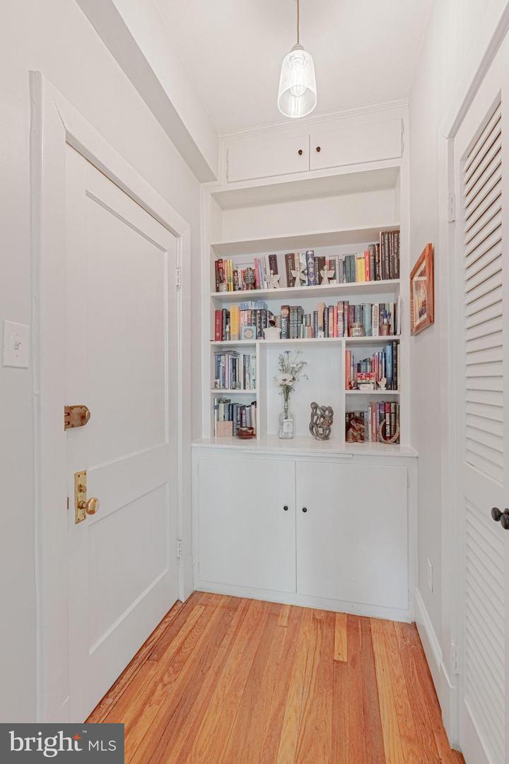3026 Porter St Nw Property Photo 8
