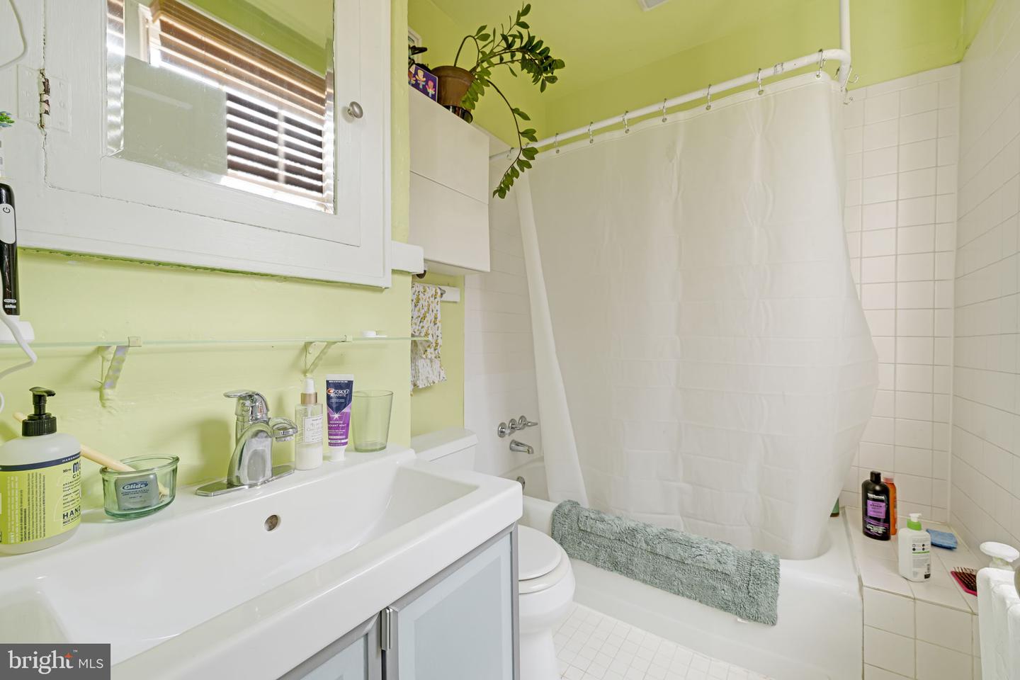 3434 Oakwood Ter Nw Property Photo 6