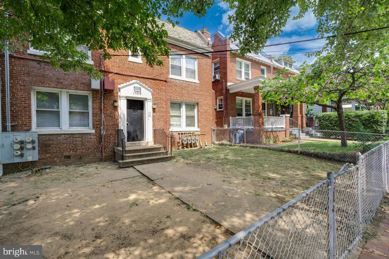 1508 V St Se Property Photo