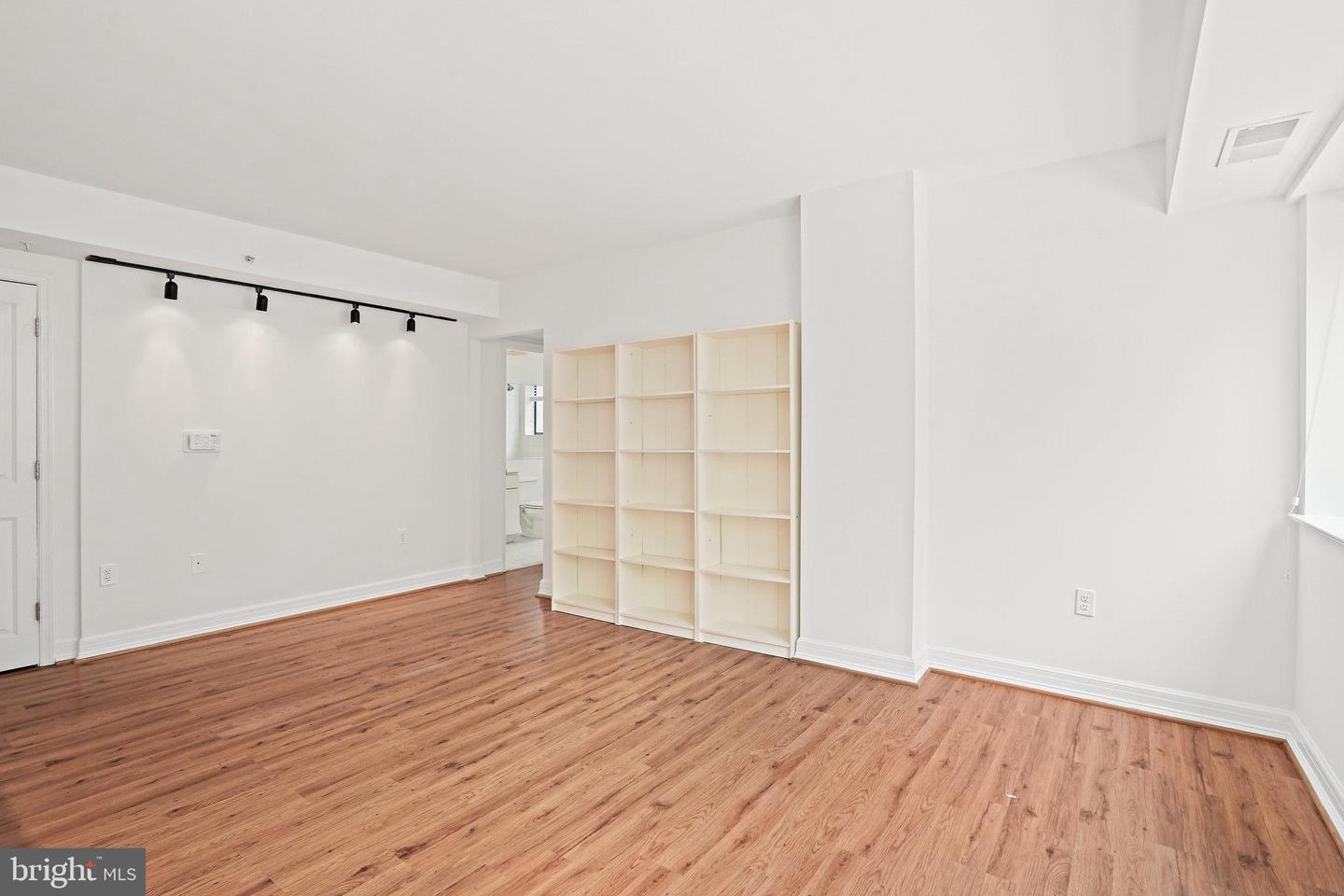 1225 13th St Nw #306 Property Photo 3