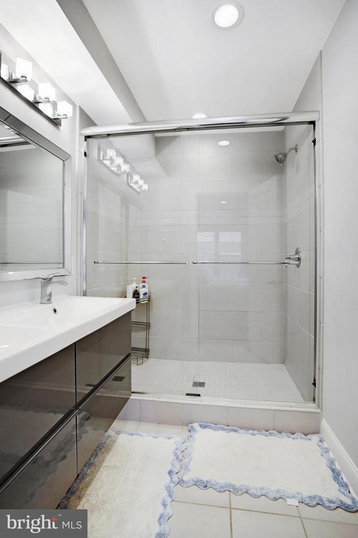 909 Quincy St Nw #3 Property Photo 36