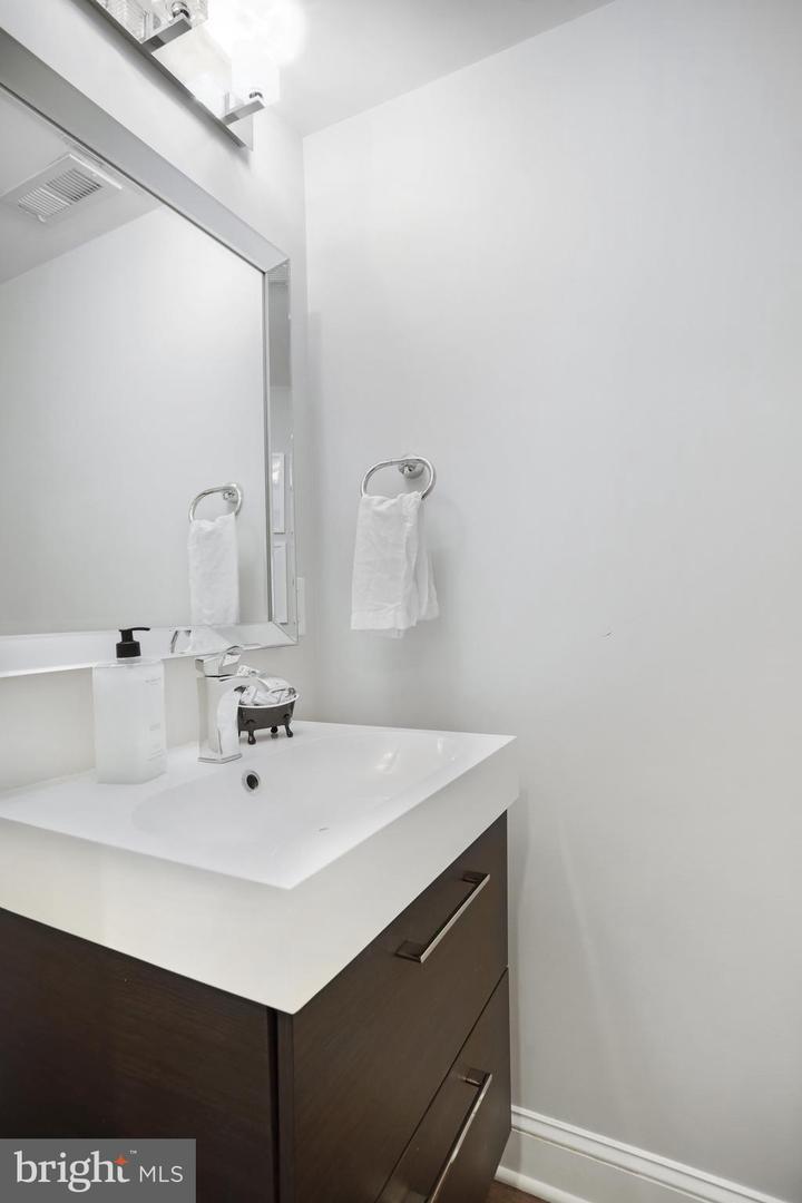 909 Quincy St Nw #3 Property Photo 38
