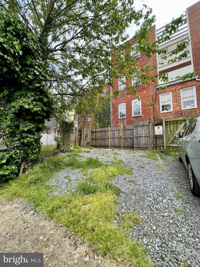 1118 F St Ne Property Photo 30