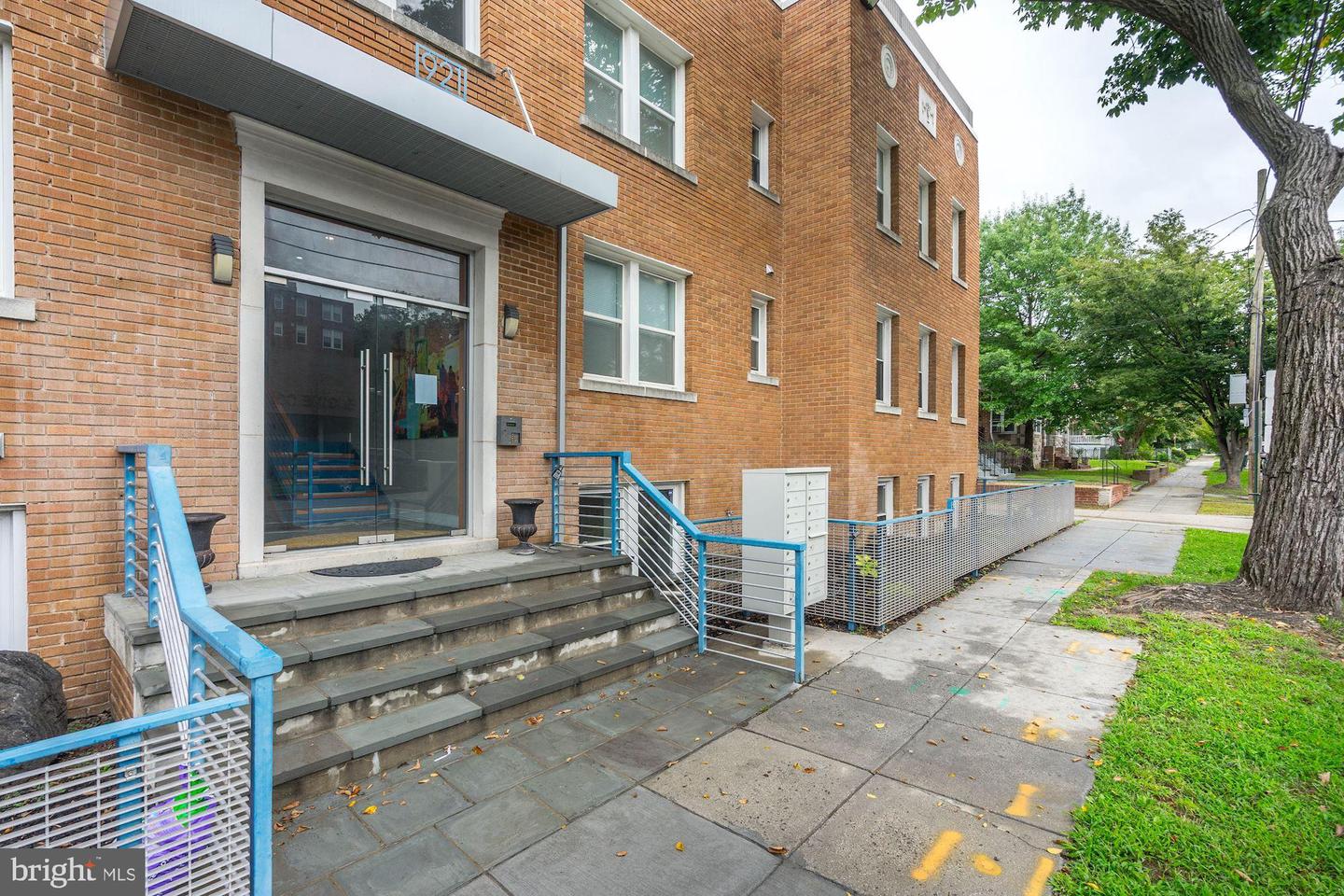 921 Butternut St Nw #303 Property Photo 2