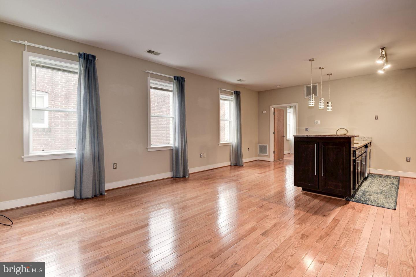 921 Butternut St Nw #303 Property Photo 4