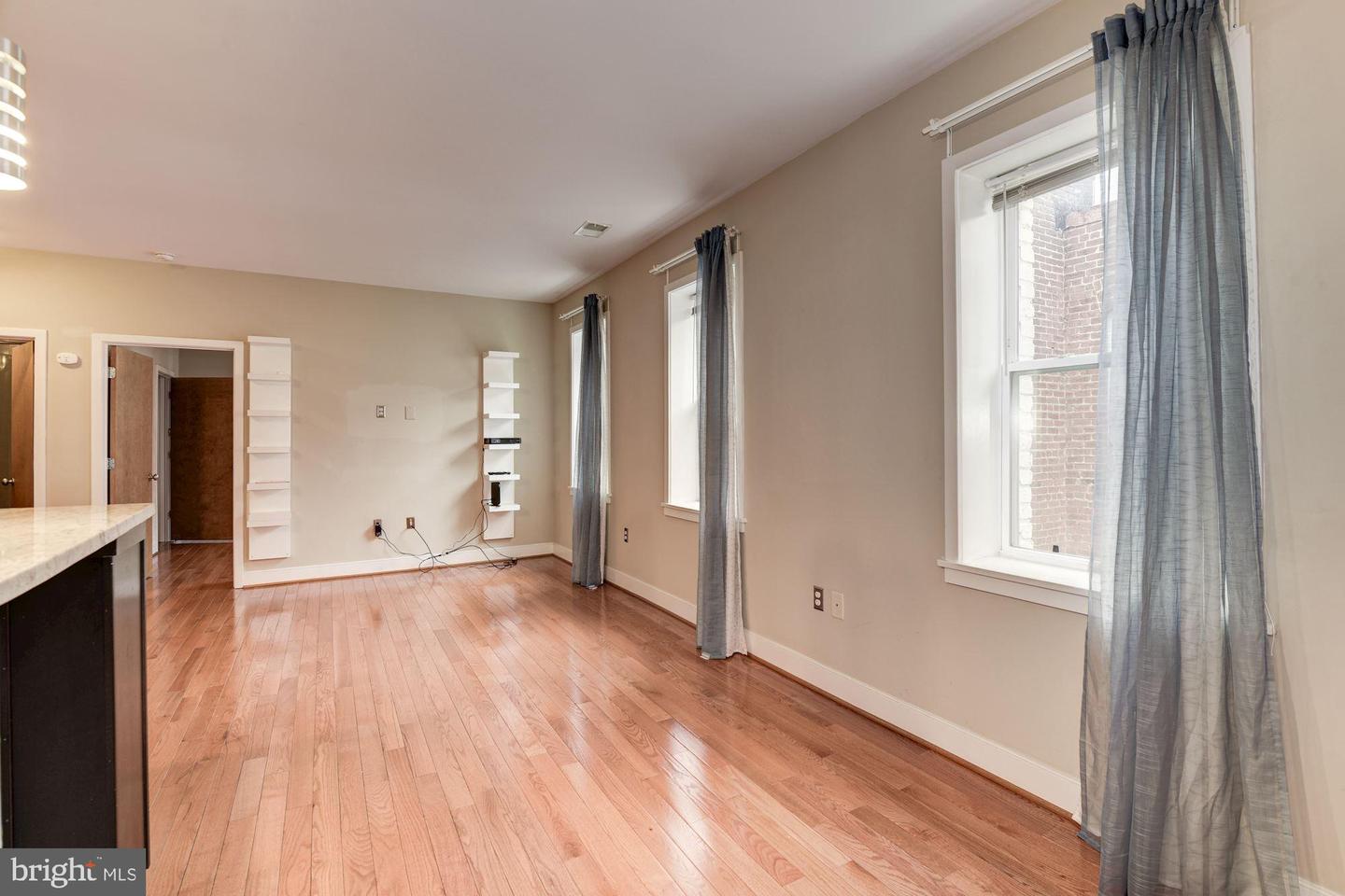 921 Butternut St Nw #303 Property Photo 5