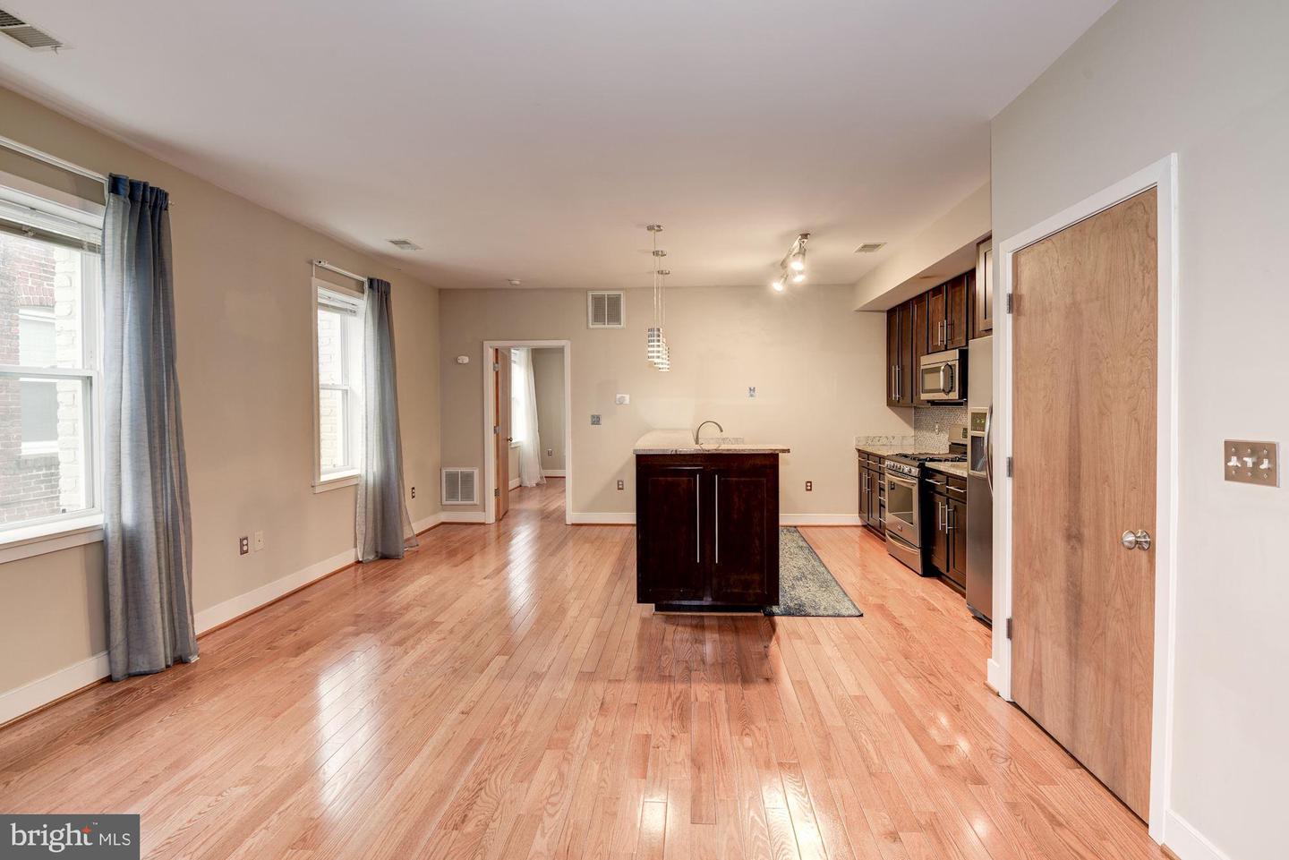 921 Butternut St Nw #303 Property Photo 6