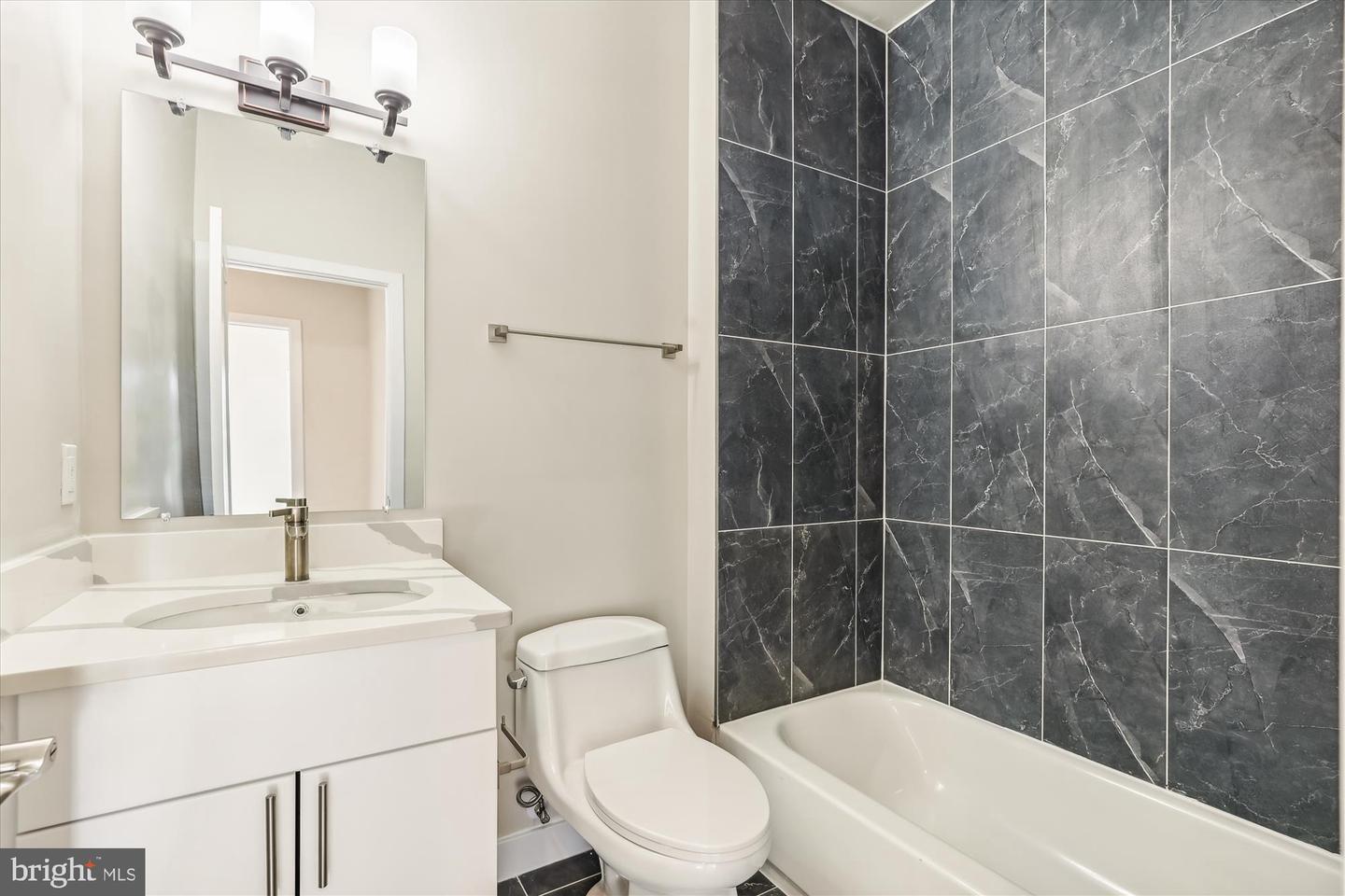 4923 1/2 A St Se Property Photo 17