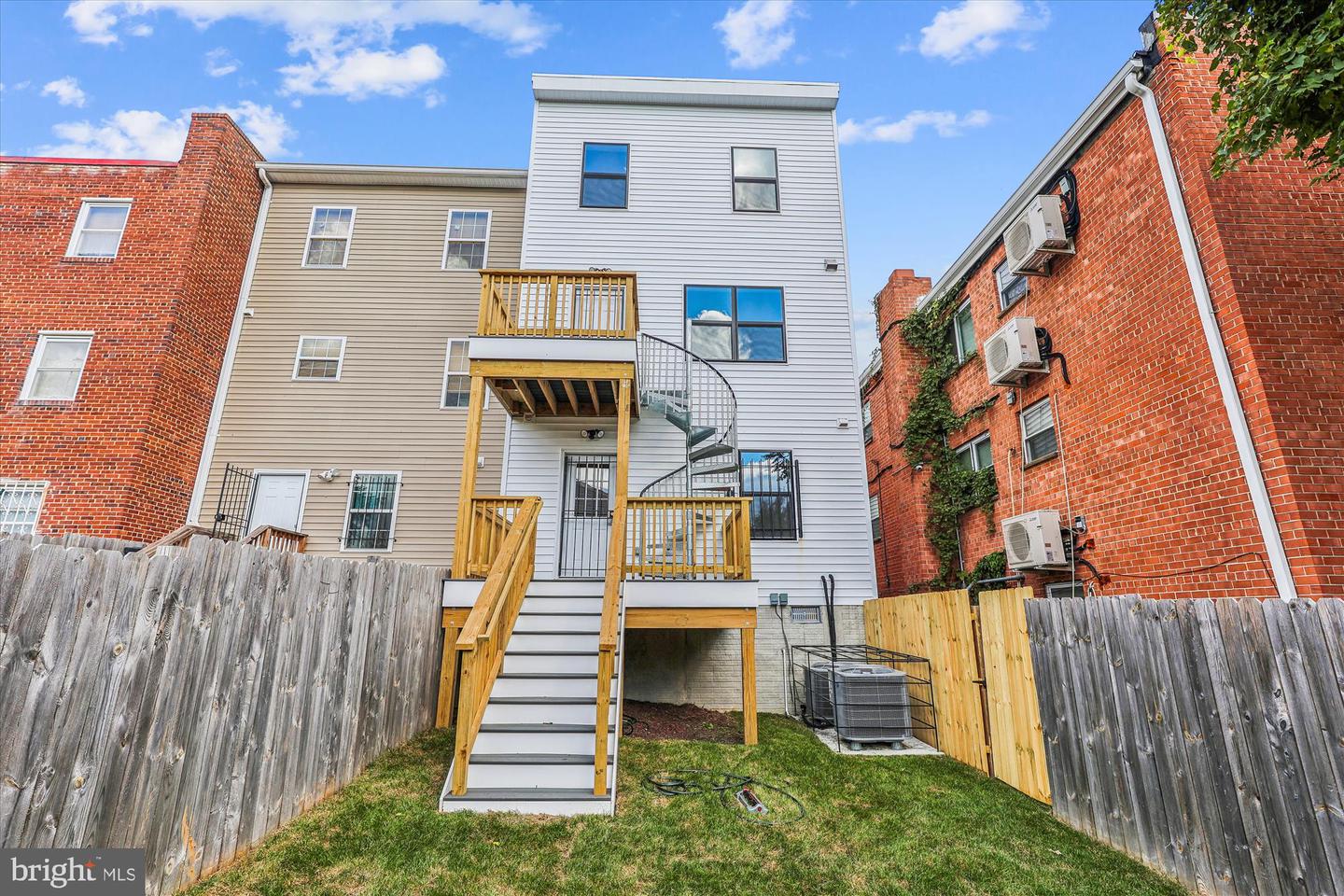 4923 1/2 A St Se Property Photo 28