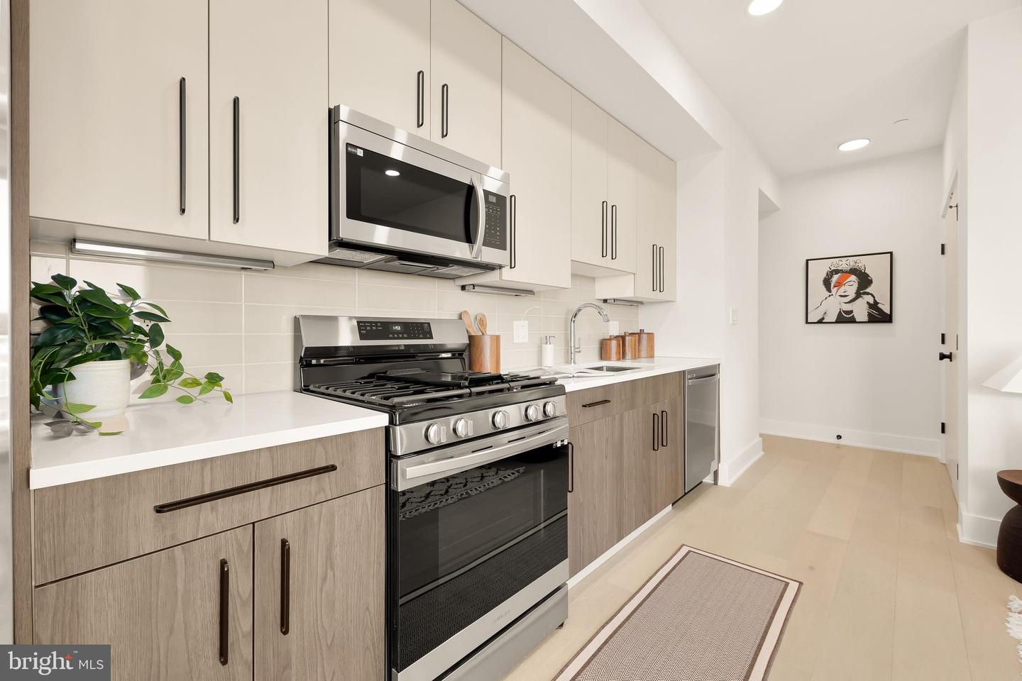 3934 14th St Nw #403 Property Photo 4