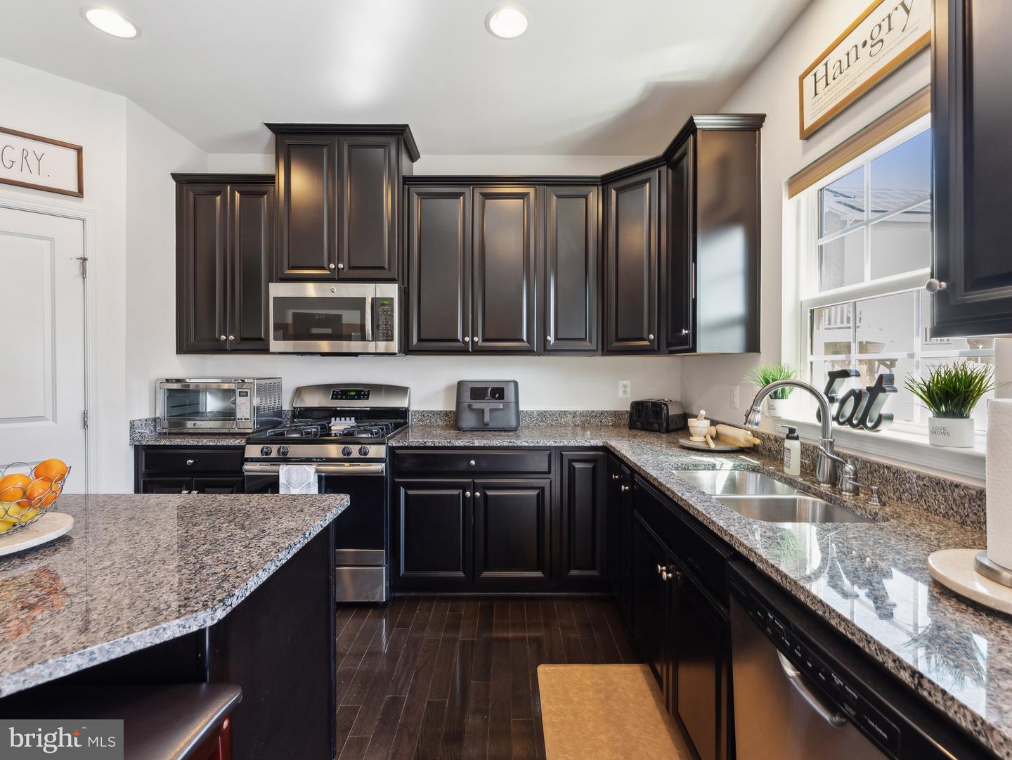 1027 Cook Dr Se Property Photo 3