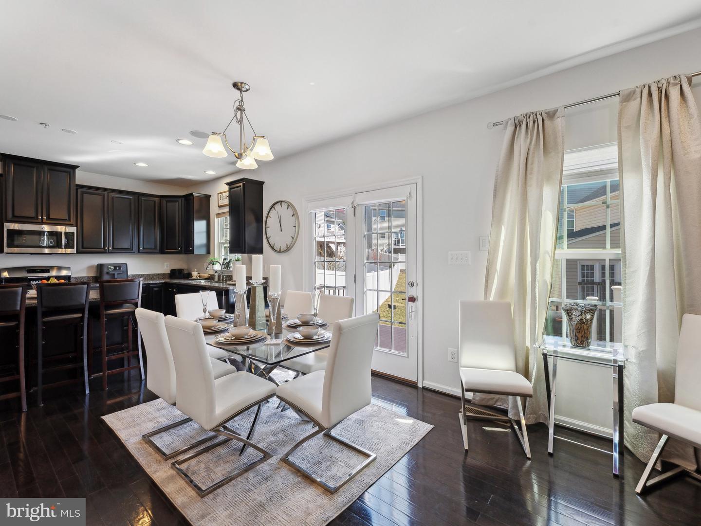 1027 Cook Dr Se Property Photo 4