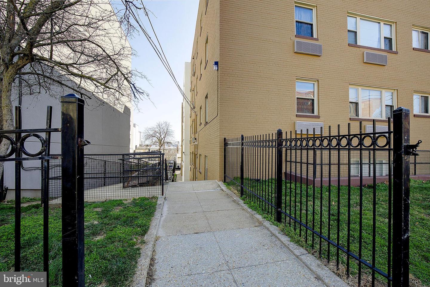 738 Longfellow St Nw #216 Property Photo 3