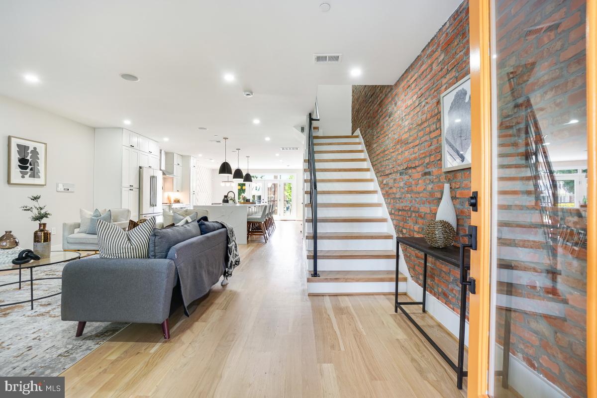 4214 14th St Nw Property Photo 4