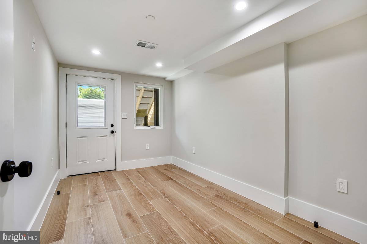4214 14th St Nw Property Photo 50