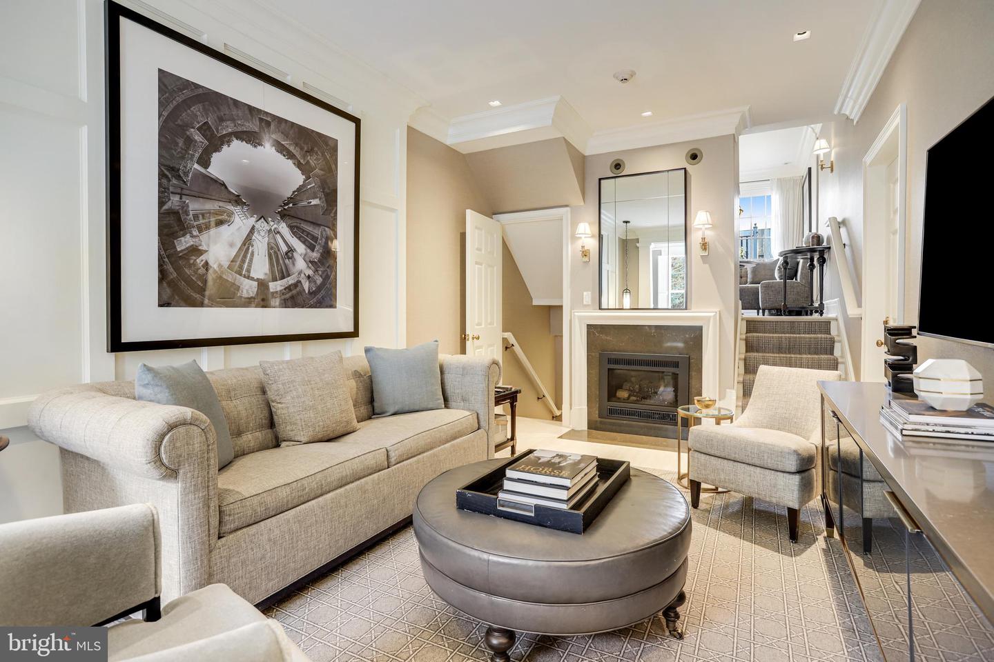 1040 31st St Nw Property Photo 2