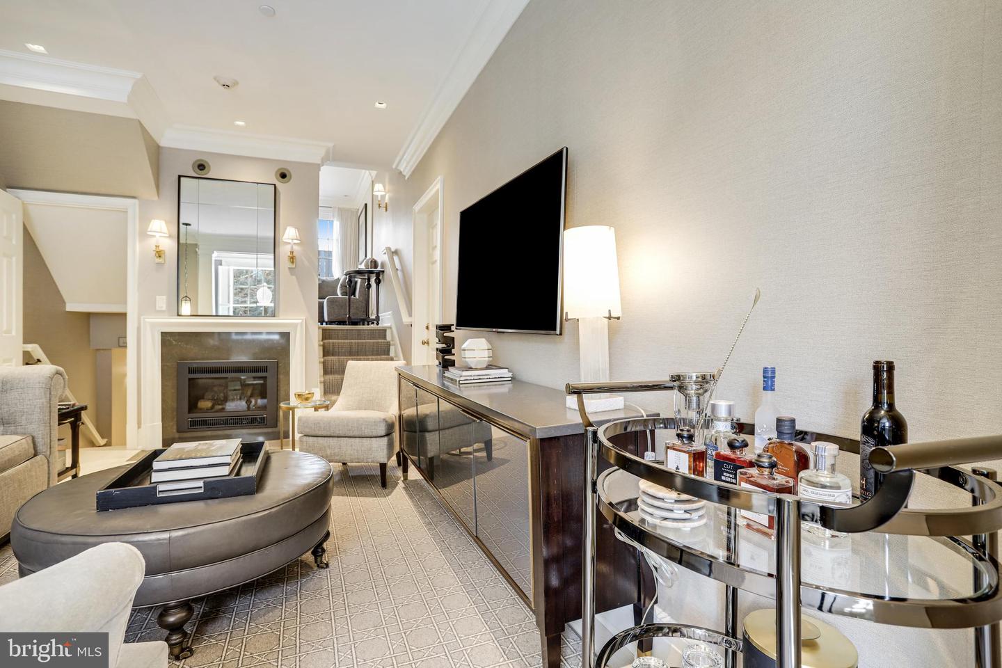 1040 31st St Nw Property Photo 4