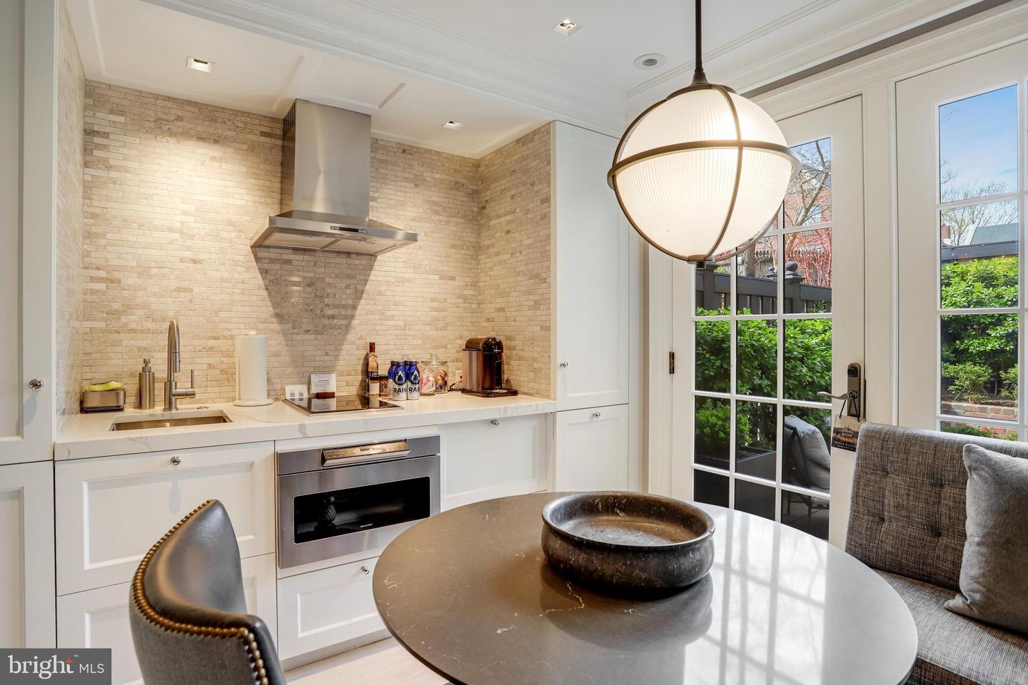 1040 31st St Nw Property Photo 12