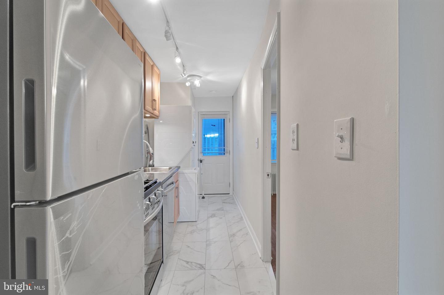 88 Q St Sw #2 Property Photo 3