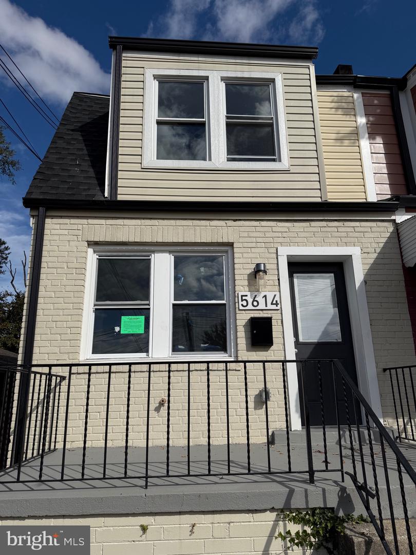 5614 Blaine St Ne Property Photo 1