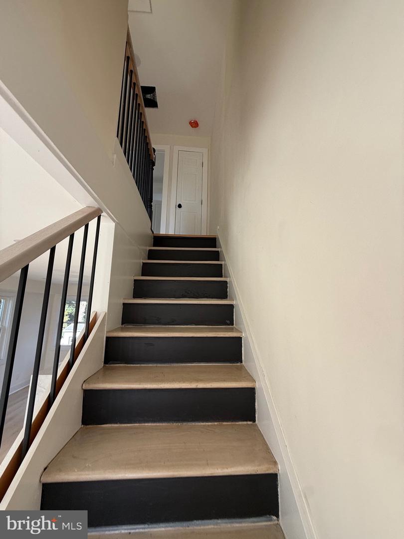 5614 Blaine St Ne Property Photo 4