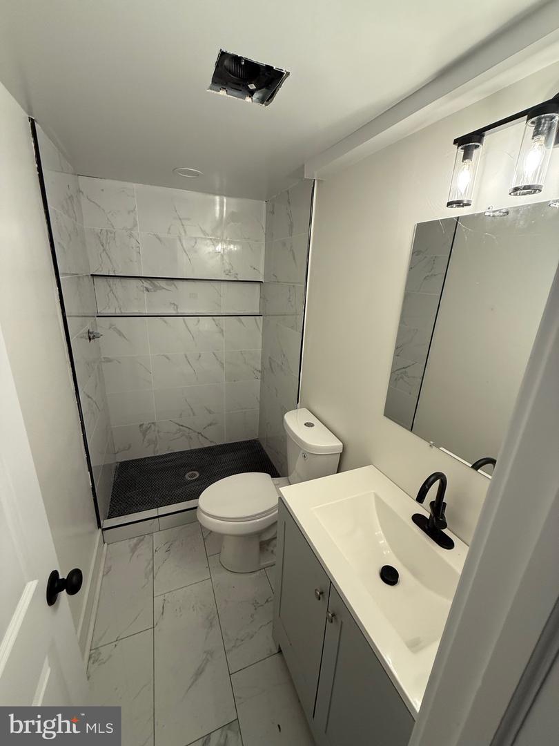 5614 Blaine St Ne Property Photo 6