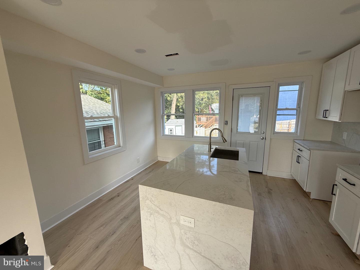 5614 Blaine St Ne Property Photo 8