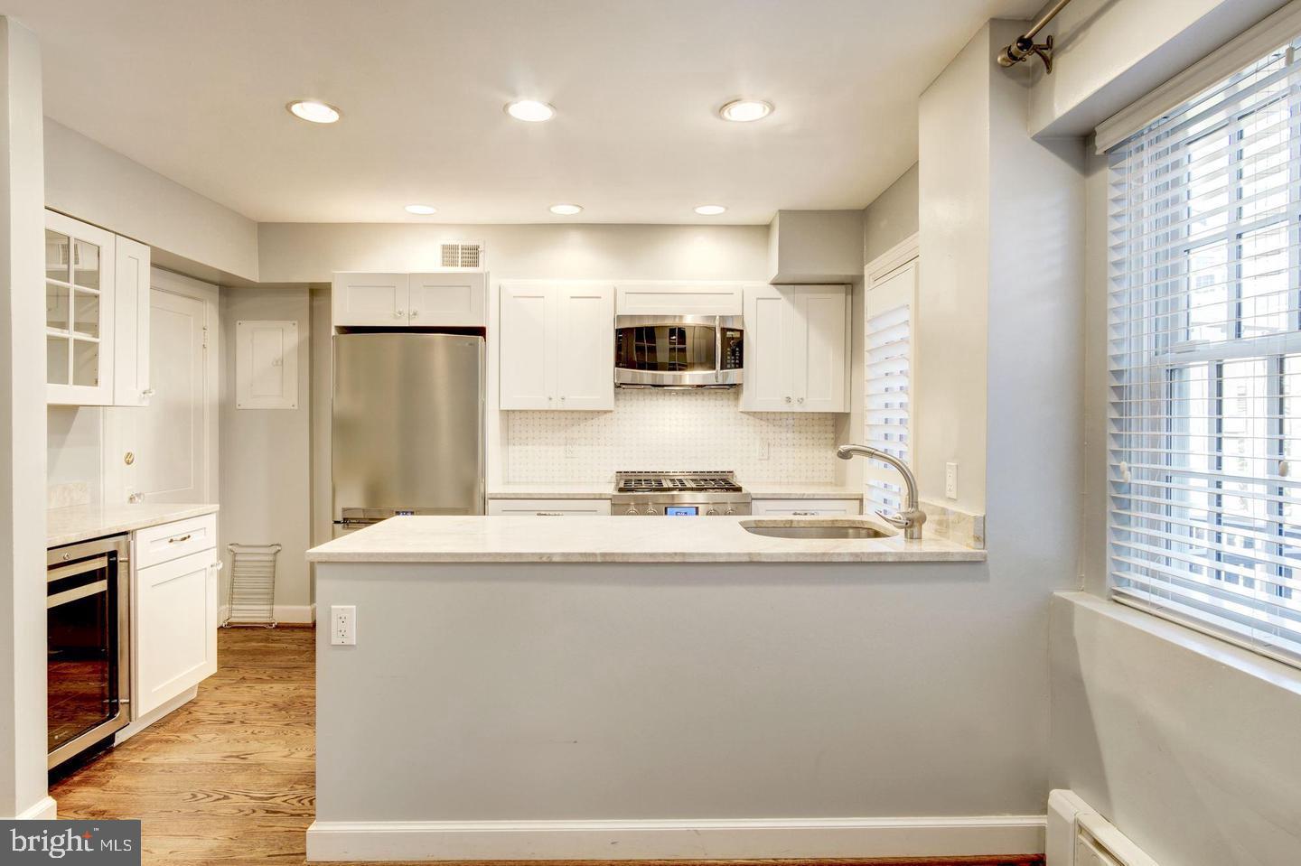 4463 Greenwich Pkwy Nw Property Photo 4