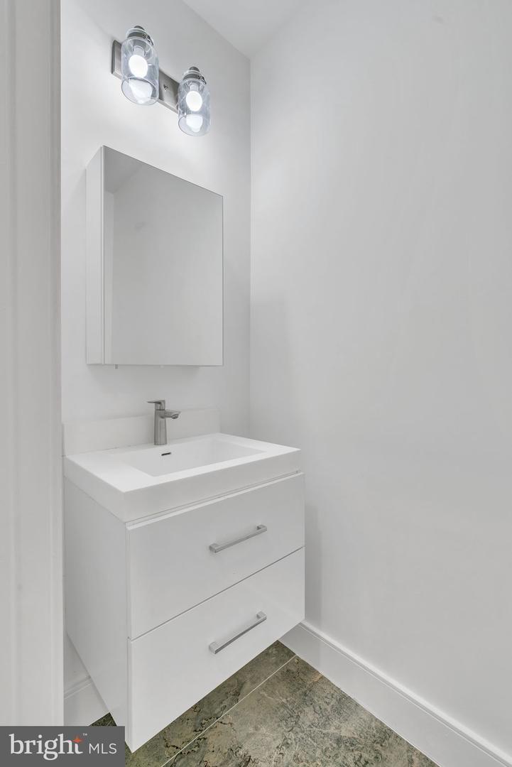 1121 Morse St Ne #1 Property Photo 18