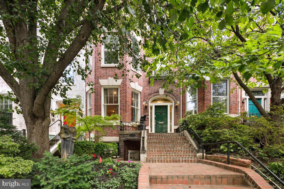 1836 Belmont Rd Nw Property Photo 1