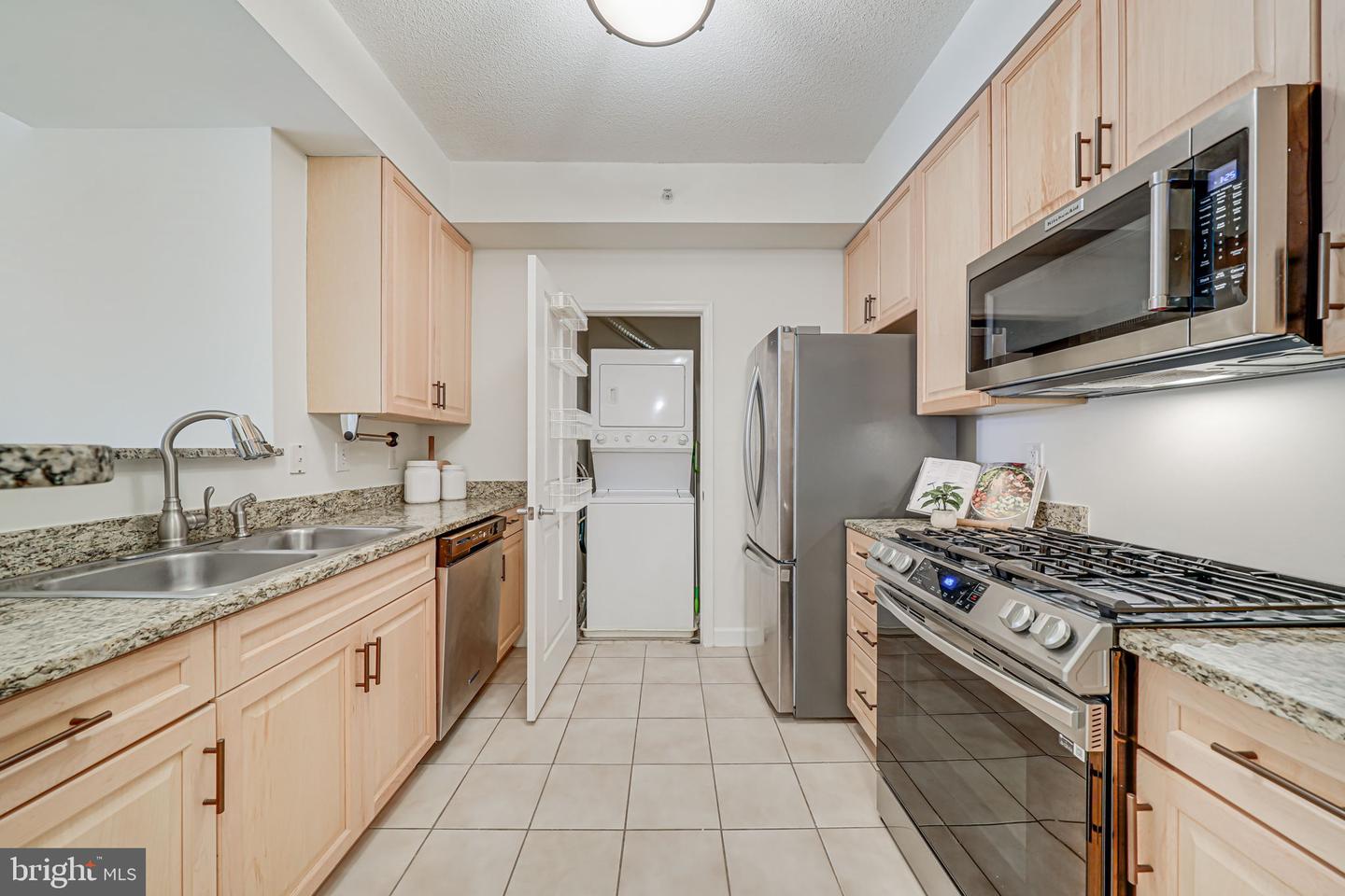 1111 25th St Nw #823 Property Photo 5