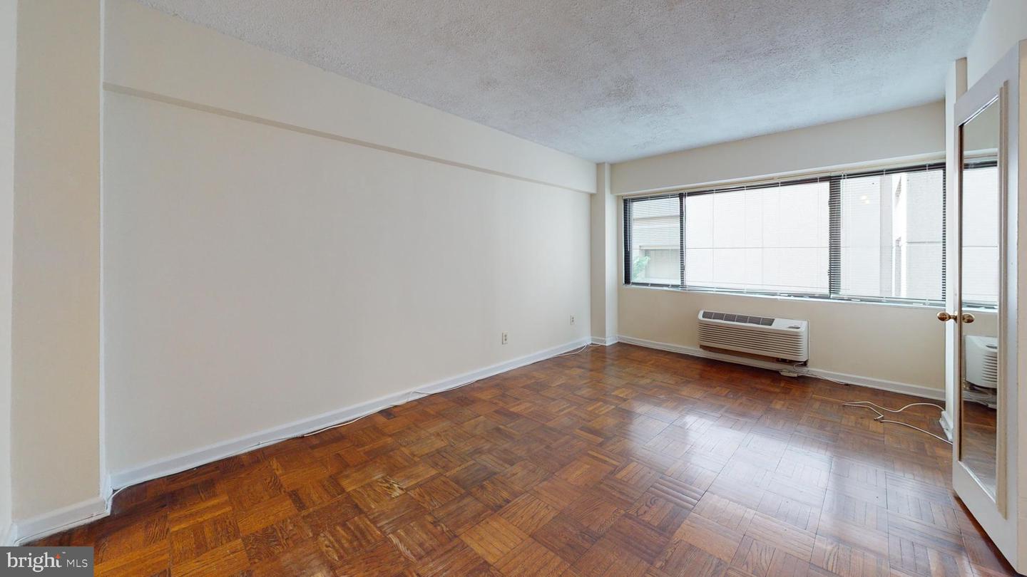 2141 I St Nw #413 Property Photo 2