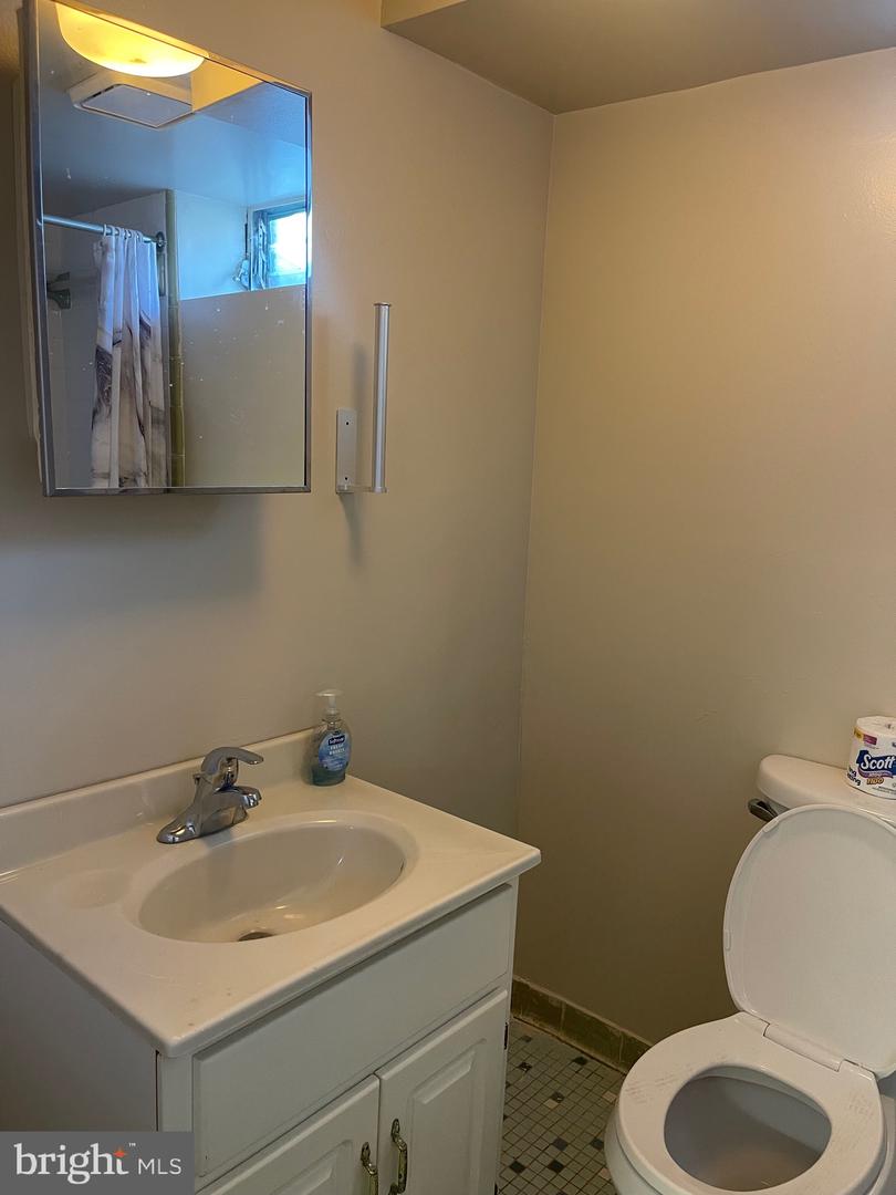 608 Emerson St Ne Property Photo 22