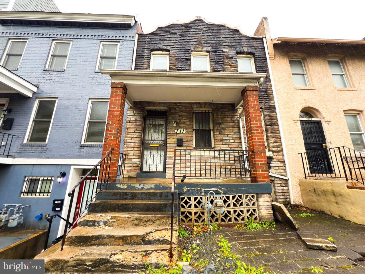 711 FLORIDA AVE NE Property Photo 1