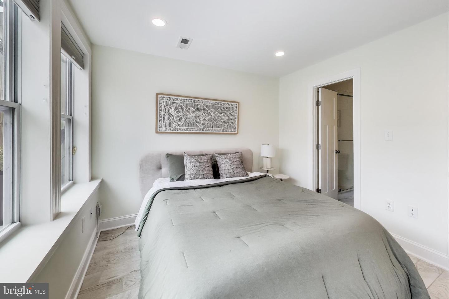 629 Morton Pl Ne #1 Property Photo 10